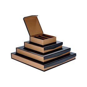 Cutie pătrată, din carton, pentru bomboane de ciocolată, 6 rânduri, cu închidere magnetică și imprimare UV 22,1x22,1x3,3cm, PC190GK