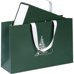 Cutie carton dreptunghiulara WINTER ELEGANCE verde/alb cu inchidere magnetica, 23,5 x 18,5 x 9,0 cm, CP340S-V